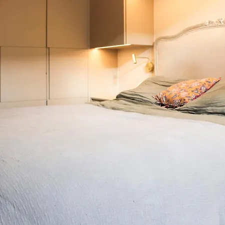 Spacious Love Cocoon In 17th Batignolles